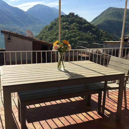 Stanza Privata In Attico Con Terrazza - Lakeholiday It Castel di Tora Buitenkant foto