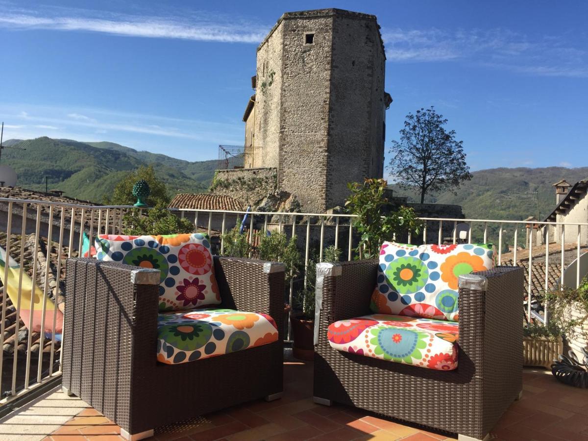 Stanza Privata In Attico Con Terrazza - Lakeholiday It Castel di Tora Buitenkant foto